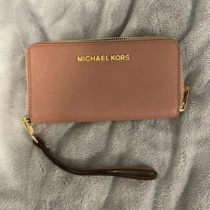 Michael kors wristlet in taupe great condition
